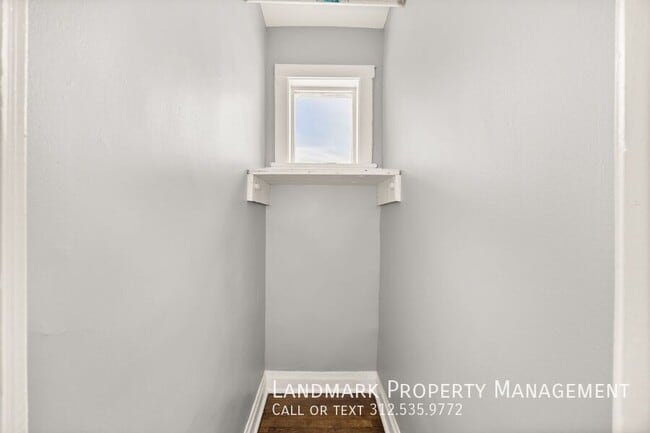 Building Photo - 1843 W 54th St