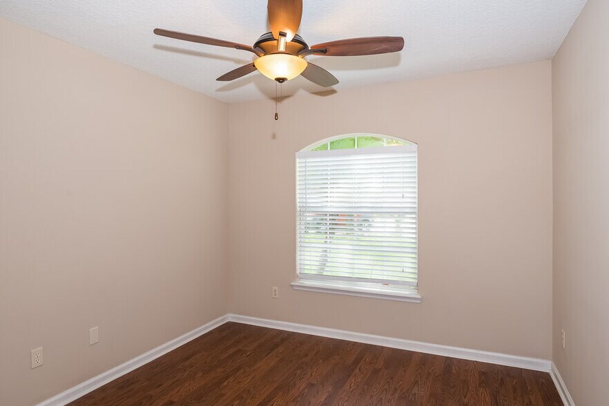 Building Photo - 644 Southern Lily Dr