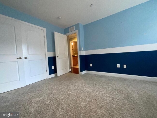 Building Photo - 3911 Chain Bridge Rd