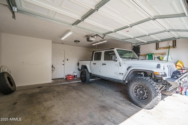 Building Photo - 18250 N Cave Creek Rd