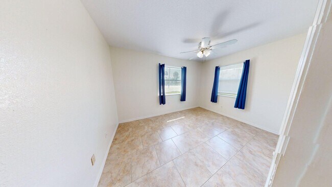 Building Photo - Great 2 bedrooms and 1 bathrooms Beach House