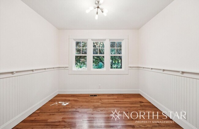 Building Photo - A Private Paradise Near Downtown