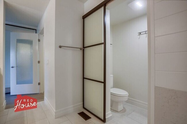 Building Photo - 4009 Canario St