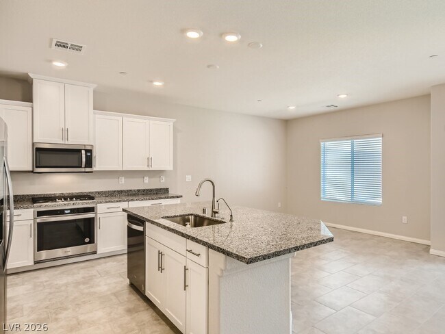 Building Photo - 10748 Wild Poppy Ave