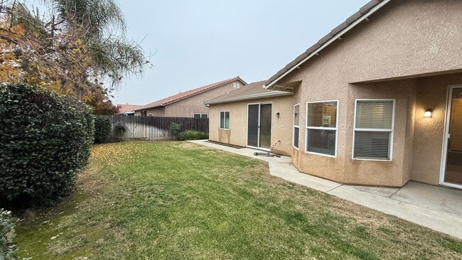 Building Photo - 3 Bedroom, 2 Bathroom Home in Desirable Tulare Neighborhood