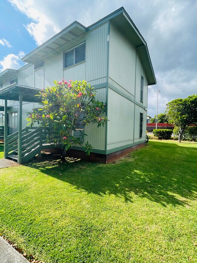 Building Photo - 98 -401 Hookanike St. #A