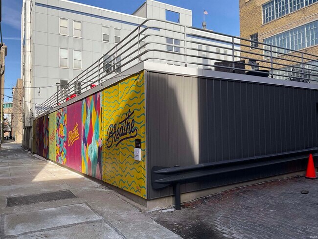 Building Photo - 112 W Washington Blvd