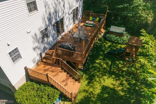 Building Photo - 2057 Lakeside Dr W