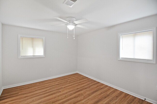 Building Photo - 1027 Tanglewood Dr