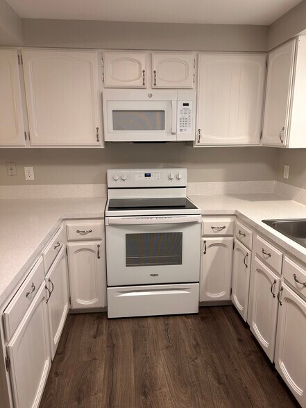 Building Photo - 9205 W Albany Ave