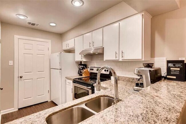 Building Photo - 5313 Indio Dr