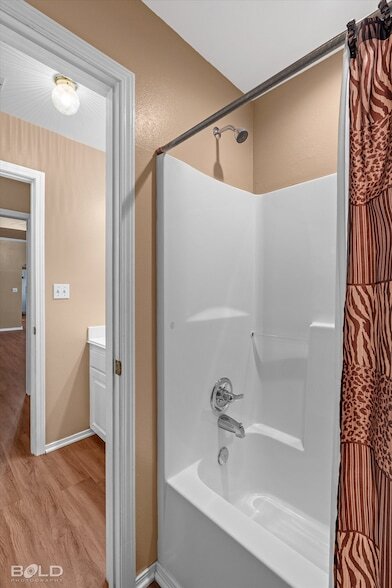 Building Photo - 406 Lavita Dr