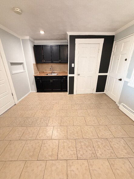 Building Photo - 73 Haverhill St