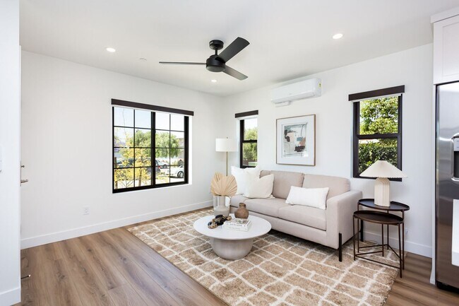 Building Photo - 2610-2612 Juan Street