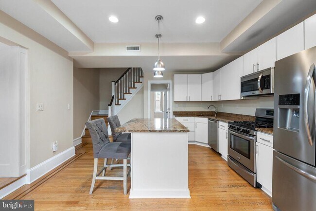 Building Photo - 309 E Girard Ave