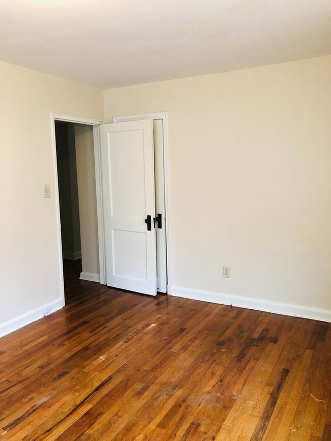 Building Photo - Adorable 3 bdrm/1 bath Home Located in Desirable West End!