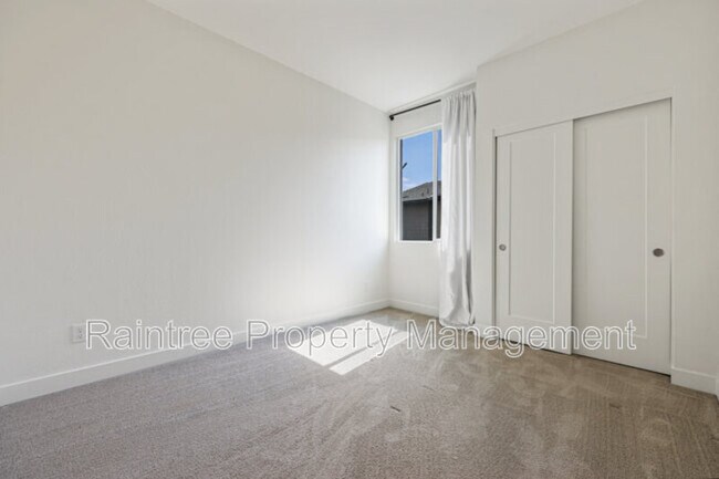 Building Photo - 1111 Via Lucero