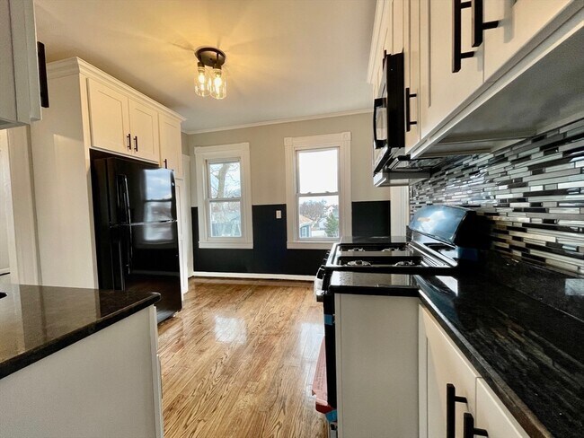 Building Photo - 119 Revere St