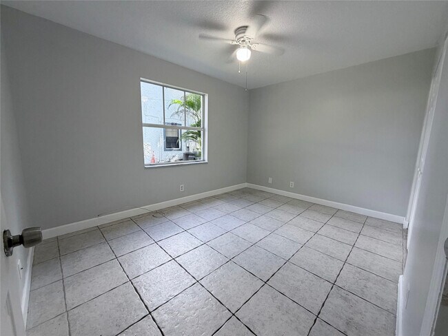 Building Photo - 230 SW 11th Ave