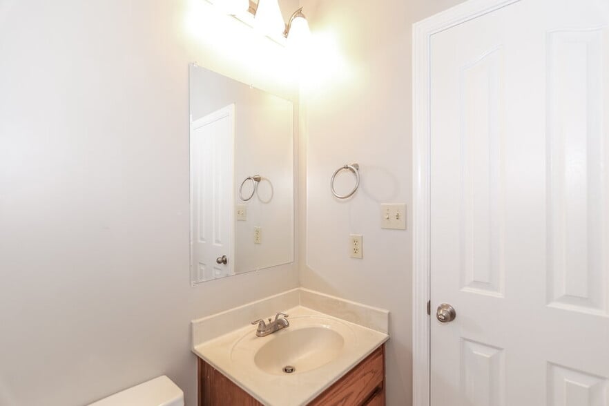 Building Photo - 6887 Seaside Dr