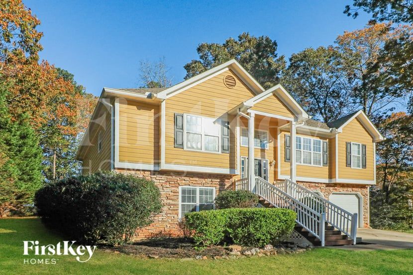 Building Photo - 5940 Seven Oaks Dr