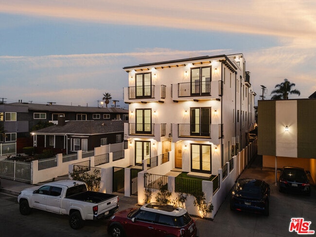 Building Photo - 1954 S Garth Ave