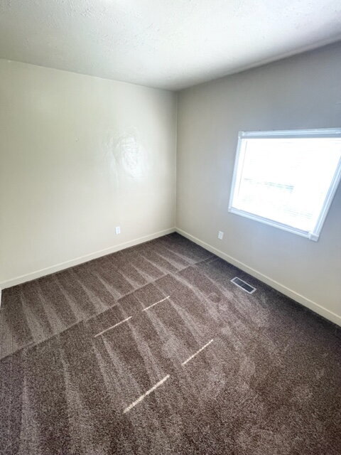 Building Photo - 4 Bedroom conveniently located in the popular Irvington neighborhood