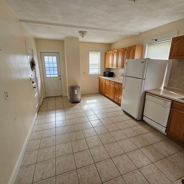 Primary Photo - 55 Montfern Ave