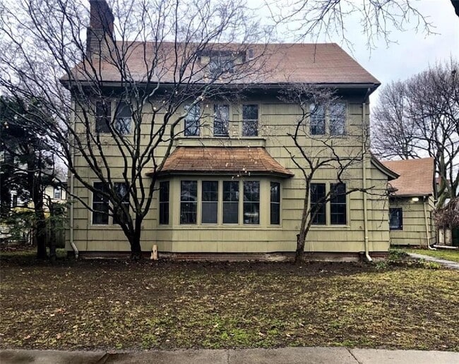 Building Photo - 352 Canterbury Rd