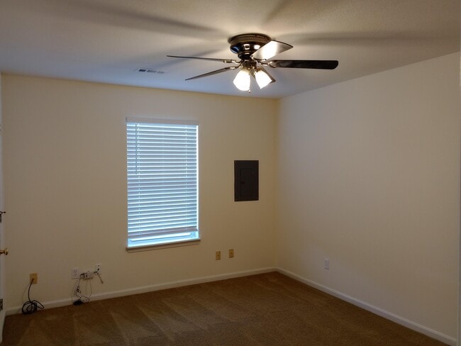 Building Photo - 3519 La Mesa Dr