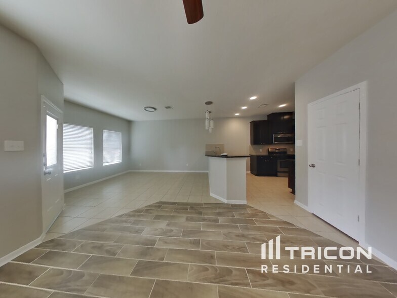 Building Photo - 13406 Holly Vista Dr