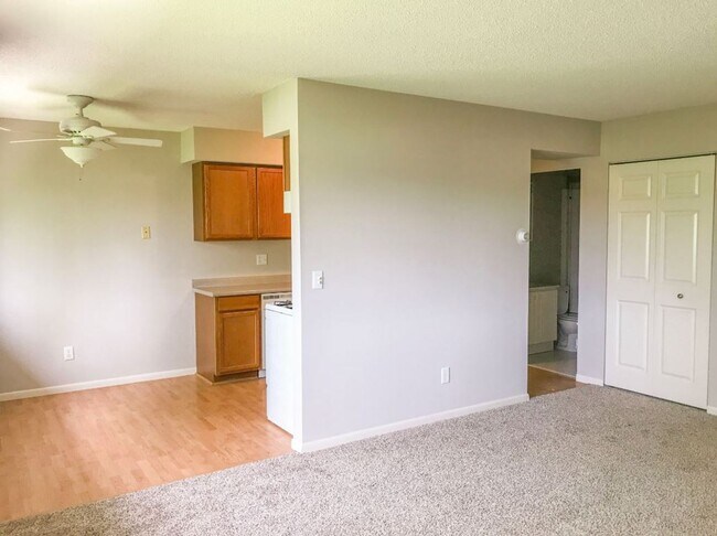 Building Photo - Great One Bedroom Condo in New Hope for $1...