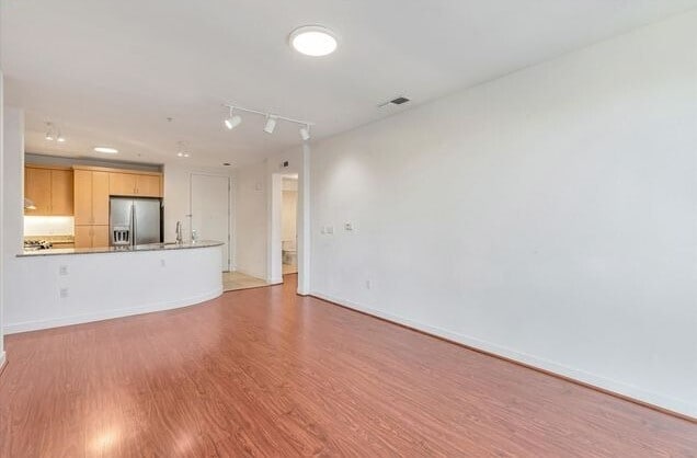 Building Photo - Bright 2BR / 2BA Condo with Balcony, Parking & Amenities in Central Dublin