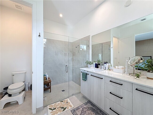 Building Photo - 5277 Lamone Ln