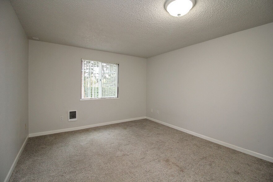 Building Photo - 5704 SW Beaverton Hillsdale Hwy