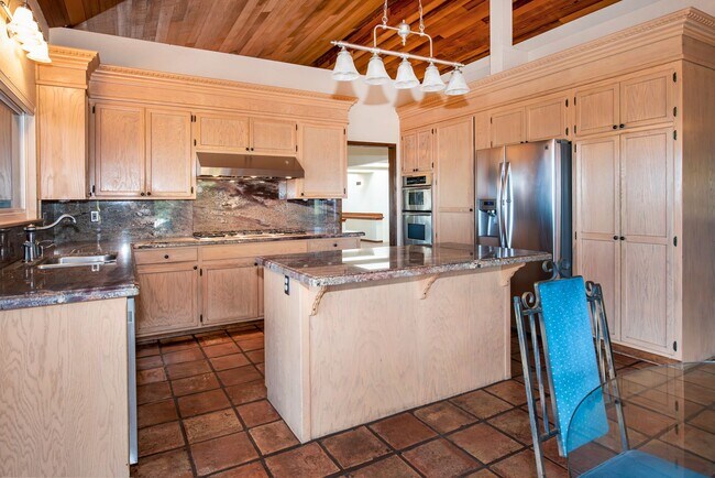 Building Photo - 4,000 SQ. FT. MESA HOME WITH OCEAN & HARBO...