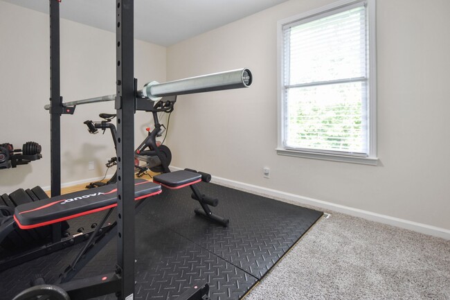 Building Photo - Pet Friendly Four Bedroom!