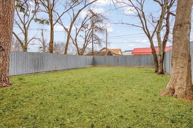 Building Photo - 805 W Owings St