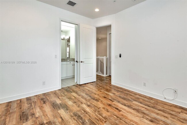 Building Photo - 22954 Clear Echo Dr
