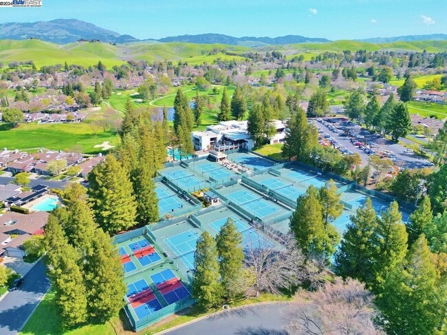 Building Photo - 535 Cambrian Way