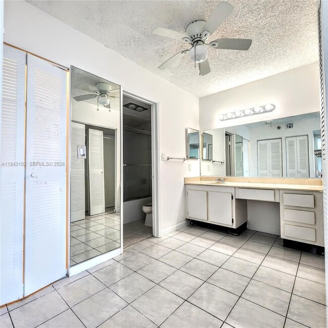 Building Photo - 20505 E Country Club Dr