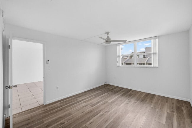 Building Photo - 3550 NE 169th St