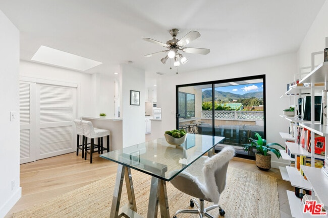 Building Photo - 6502 Dume Dr