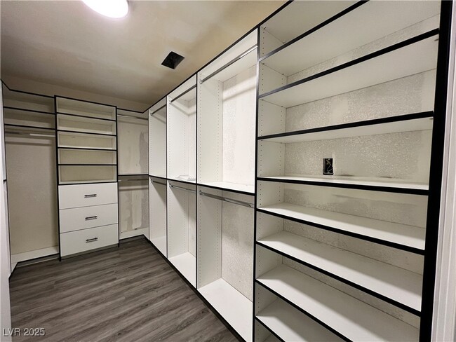 Building Photo - 3140 Hebard Dr