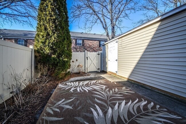 Building Photo - 1107 Windsor Dr N