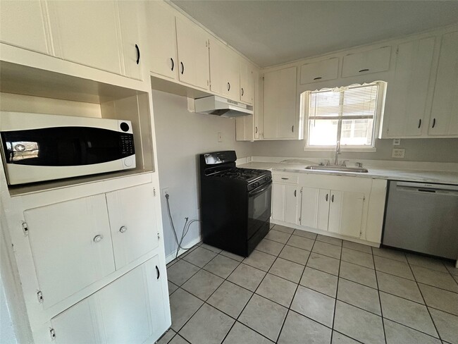 Building Photo - 2122 Purdue St