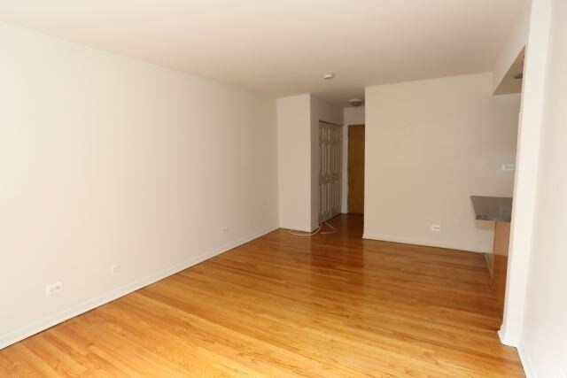 Building Photo - 533 W Aldine Ave
