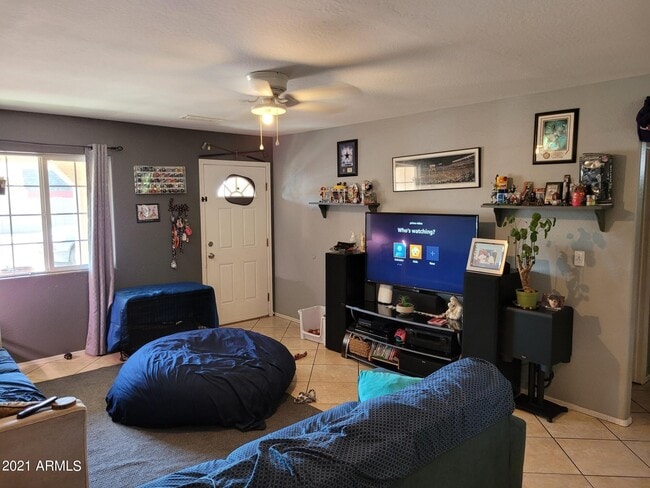 Building Photo - 2702 E Juniper Ave