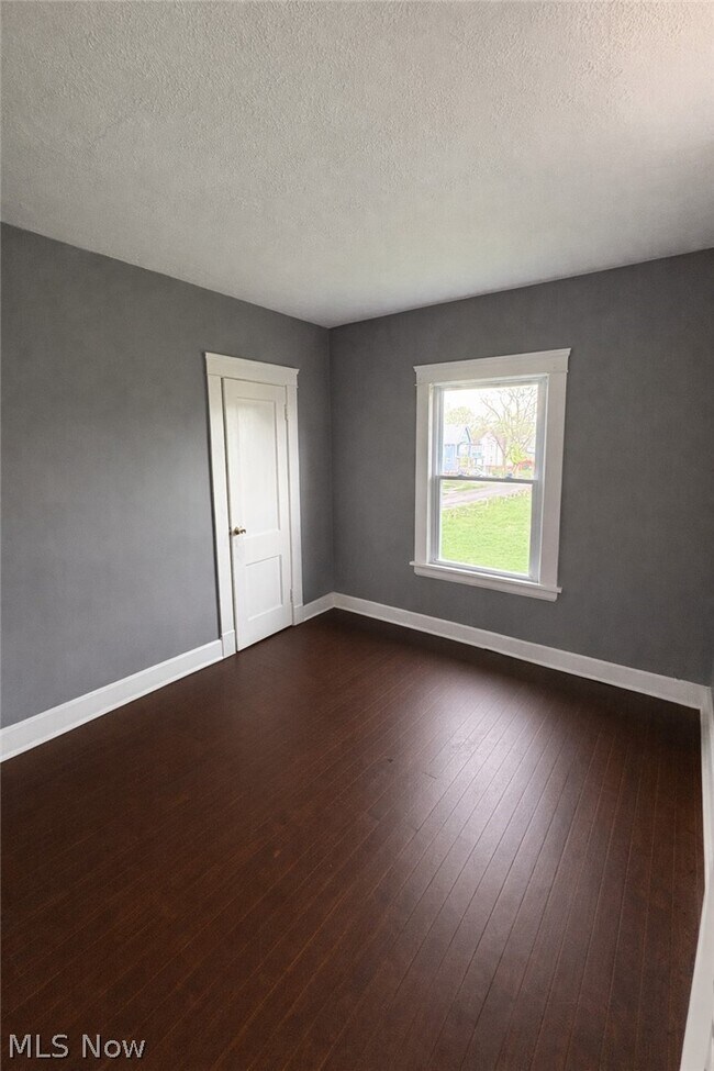 Building Photo - 13605 Gainsboro Ave