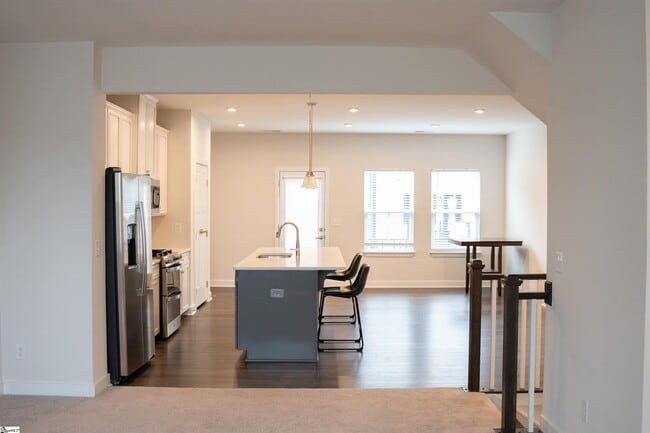 Building Photo - 17 Rollins Ave